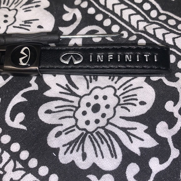 Infinity Keychain - Picture 2 of 5